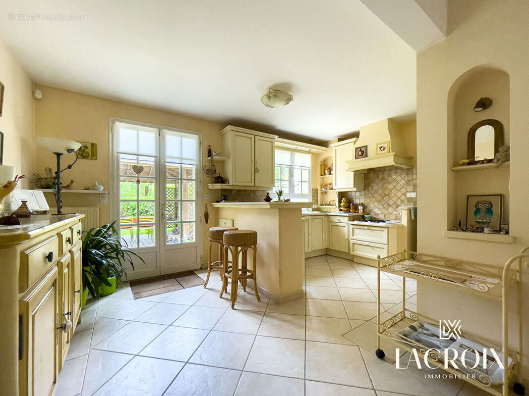 Maison à LA CHAPELLE-DES-FOUGERETZ