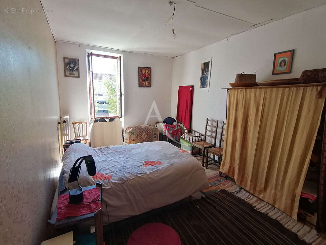 Maison à MIRANDOL-BOURGNOUNAC