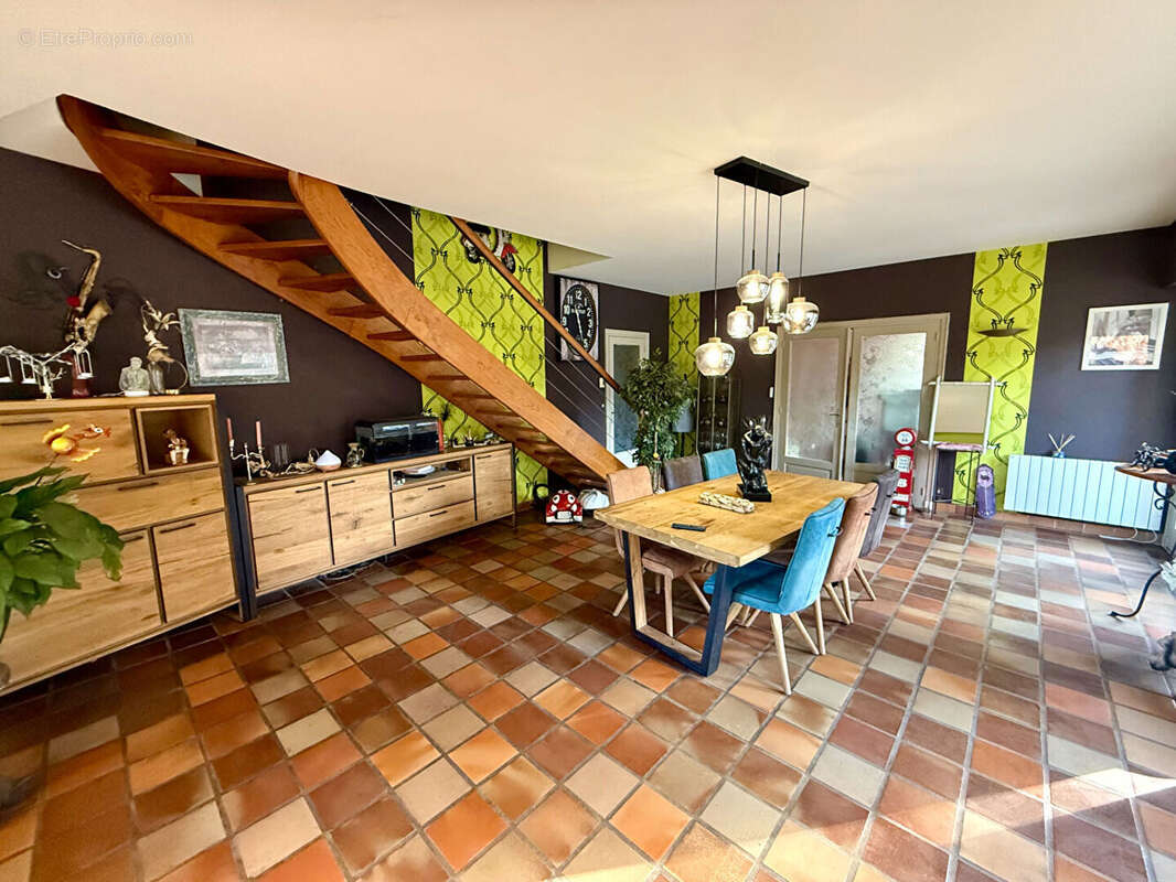 Maison à COMMELLE-VERNAY