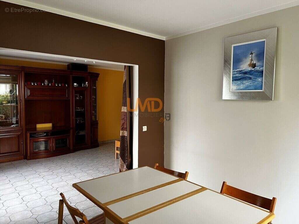 Appartement à MAGNY-LES-HAMEAUX