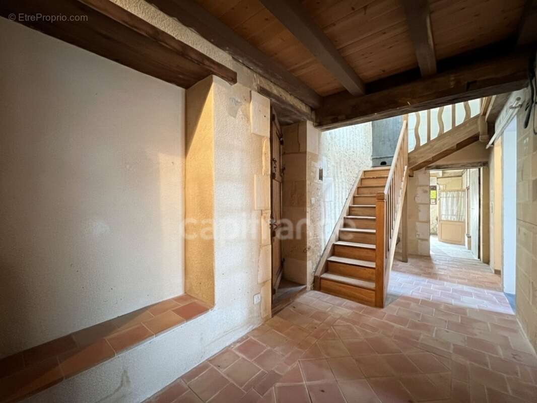 Certaines maisons séduisent par ce qu'elles sont, d'autres par tout ce qu'elles peuvent devenir - Vanzac (17) - photo 2