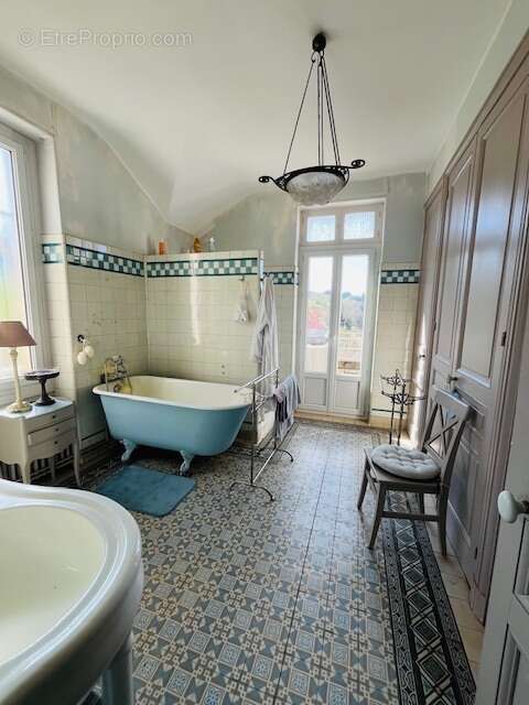 Maison à COURS-LA-VILLE