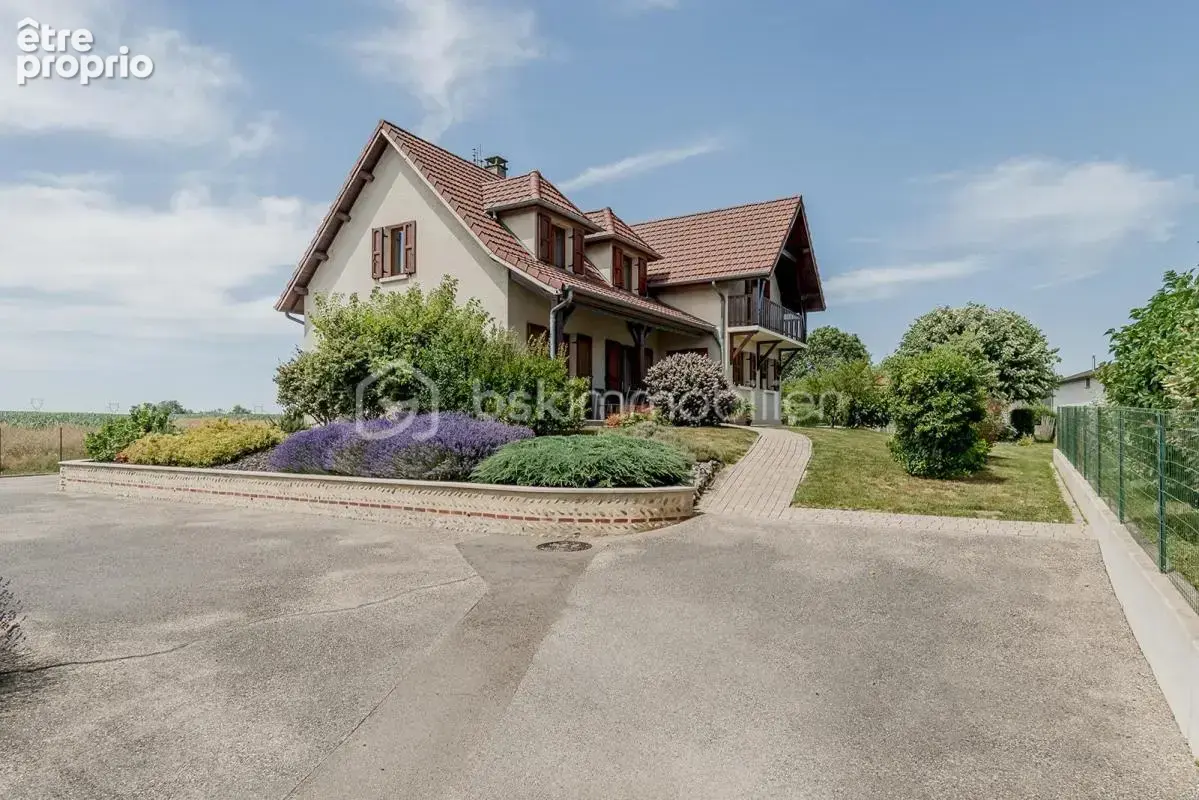 Maison au calme avec 4 chambres et un bureau sur sous sol complet - photo 2