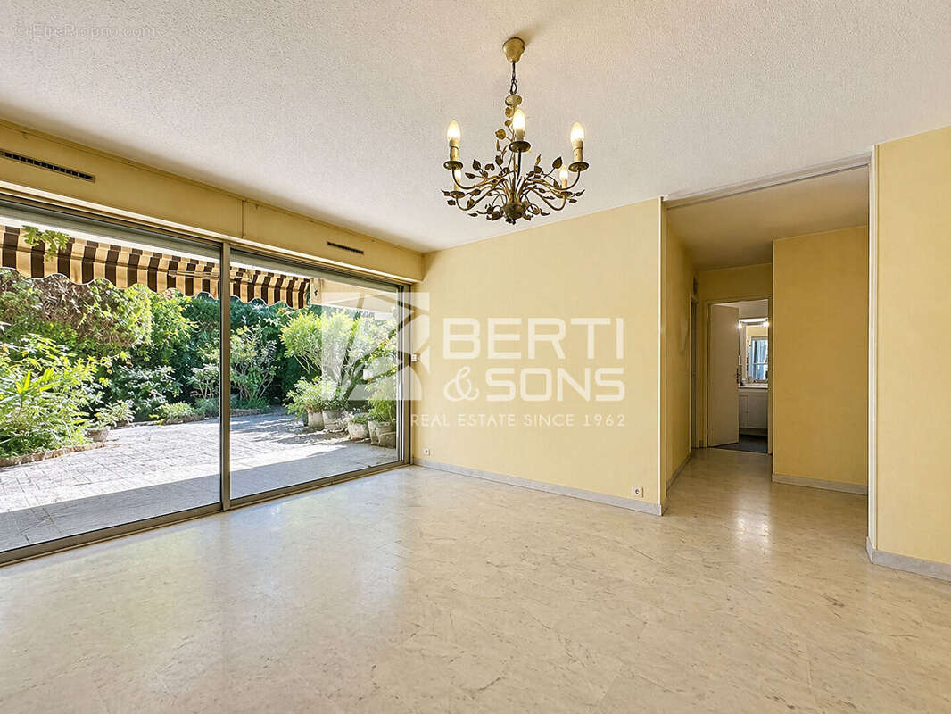 Appartement à MANDELIEU-LA-NAPOULE