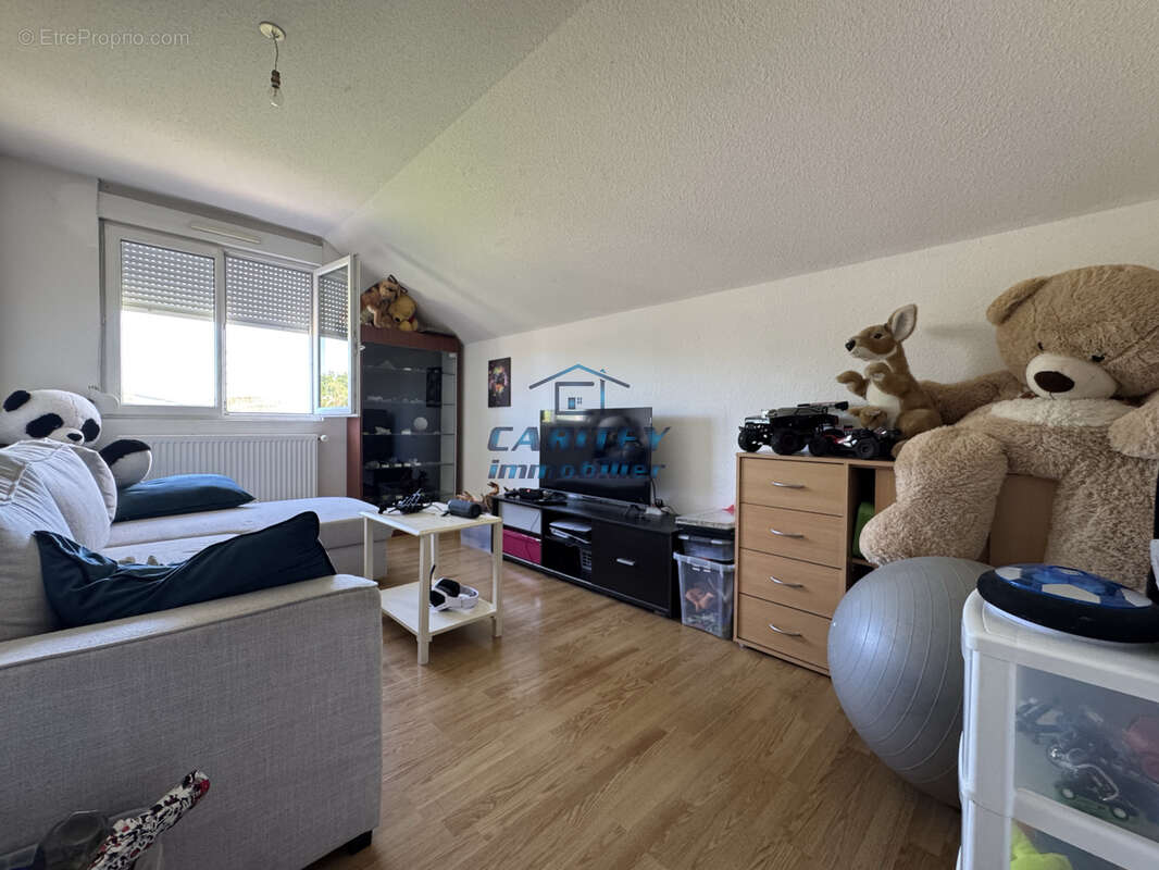 Maison mitoyenne, semi plain-pied de 130 m2 habitable avec 5 Chambres, sur 851m2 de Terrain à LURE - photo 8