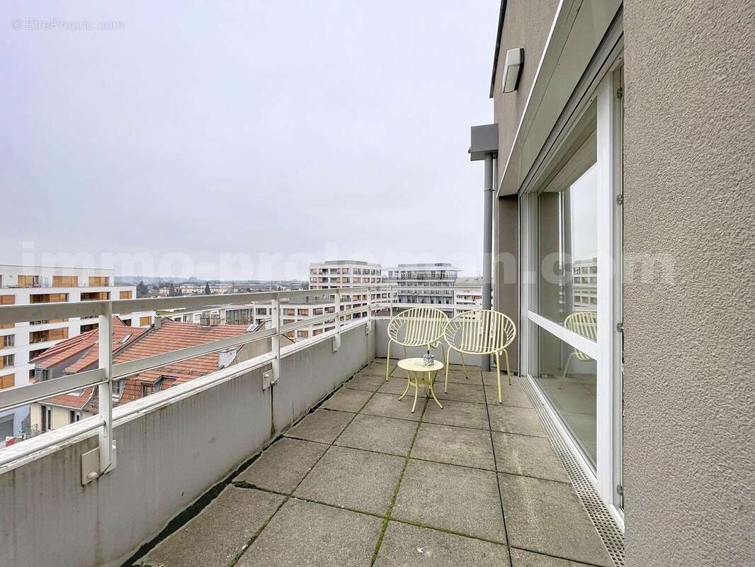 Appartement_T3_Annemasse_Genève_Ceva_tramway_Suisse_investissement_hyper_centre_Séjour_balcon_ - Appartement à ANNEMASSE