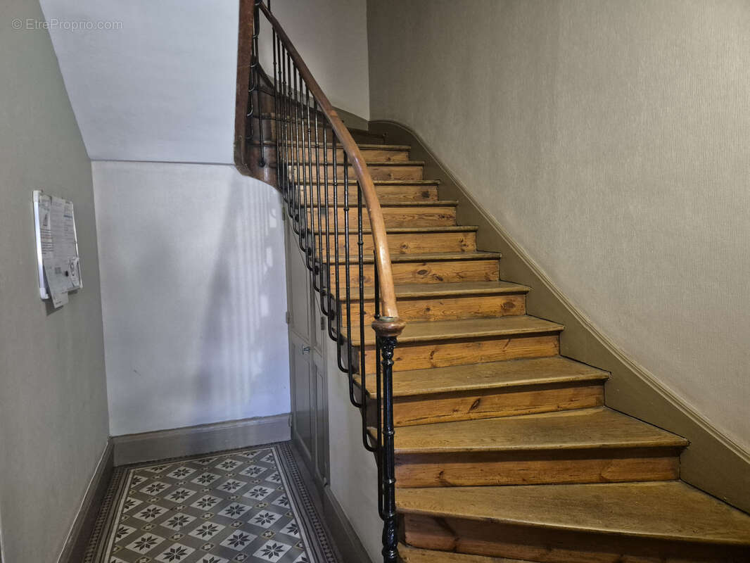 Appartement meublé Loué proche école Kiné - photo 10