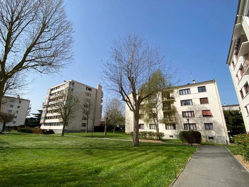 Appartement à LES CLAYES-SOUS-BOIS