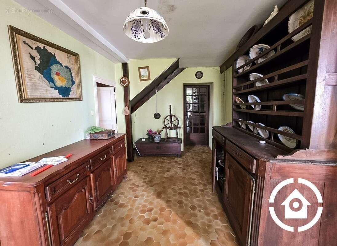 Maison 240 m² à Sainte-Lheurine  - photo 4