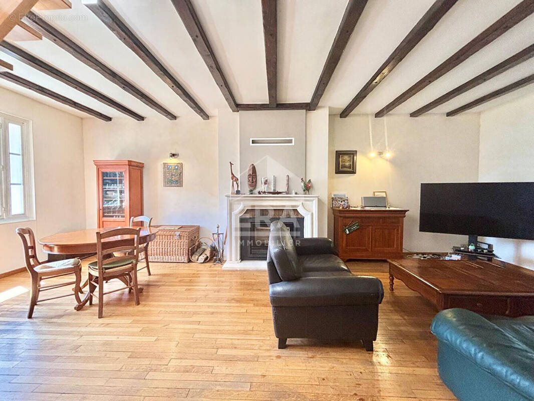 Maison à COMBS-LA-VILLE