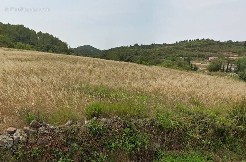 Terrain à EMBRES-ET-CASTELMAURE