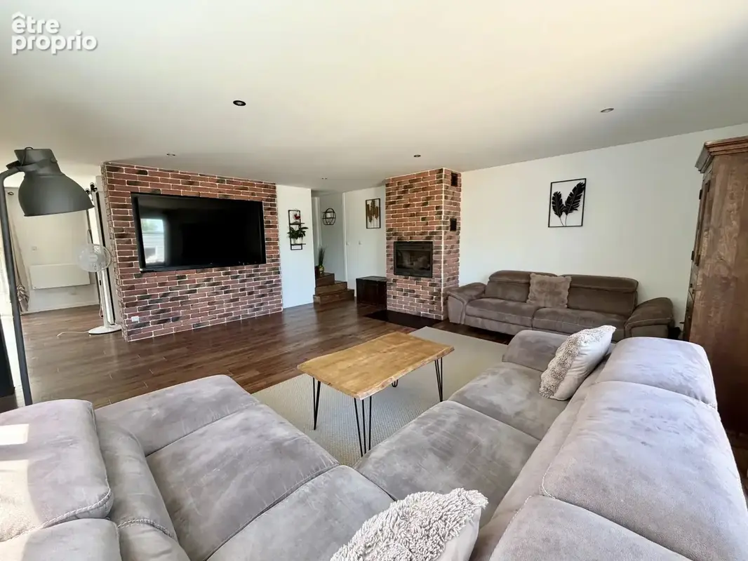 Cournon-d’Auvergne : Maison de 150m², 4 chambres et dépendance. - photo 6