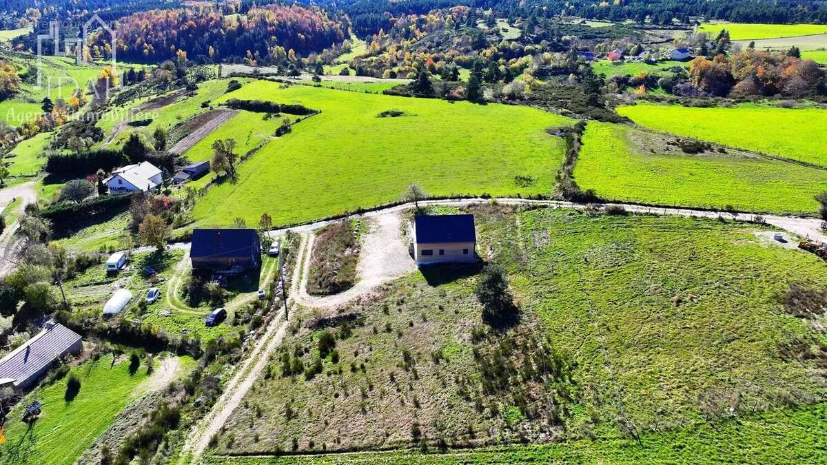 Terrain à SAINT-DENIS-EN-MARGERIDE