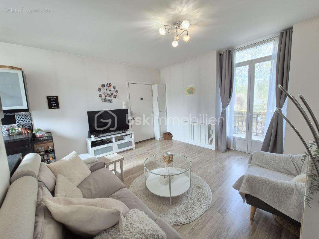 Appartement à FONTENAY-LE-VICOMTE