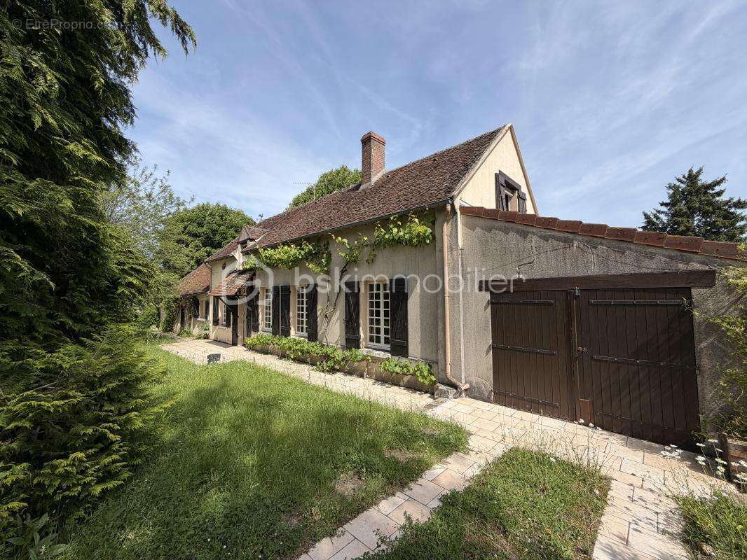 Maison à BEAUNE-LA-ROLANDE
