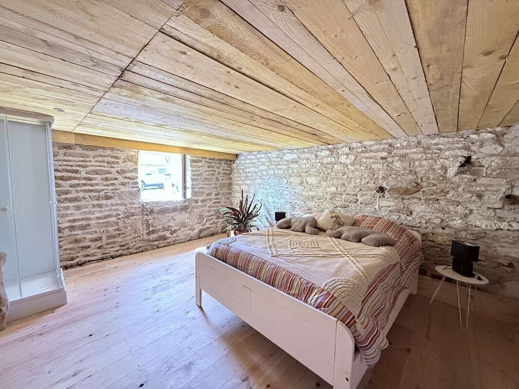 Maison à SAINT-THURIEN