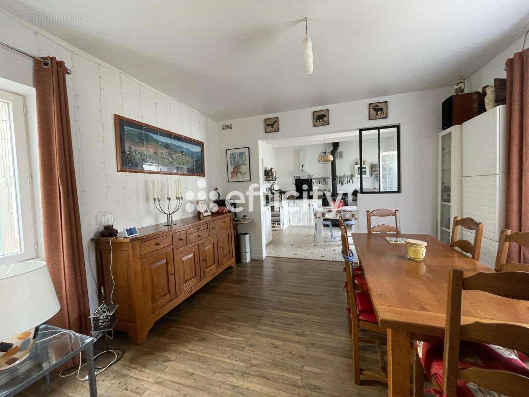 Maison à AMBERAC