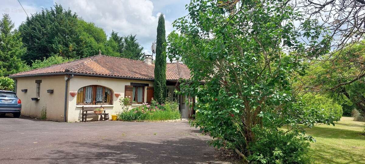 Maison à MILHAC-D&#039;AUBEROCHE