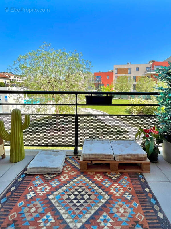 Appartement à LA ROQUETTE-SUR-SIAGNE