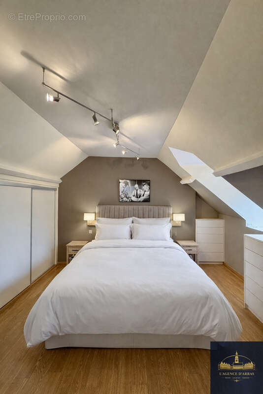 Maison à MONT-SAINT-ELOI
