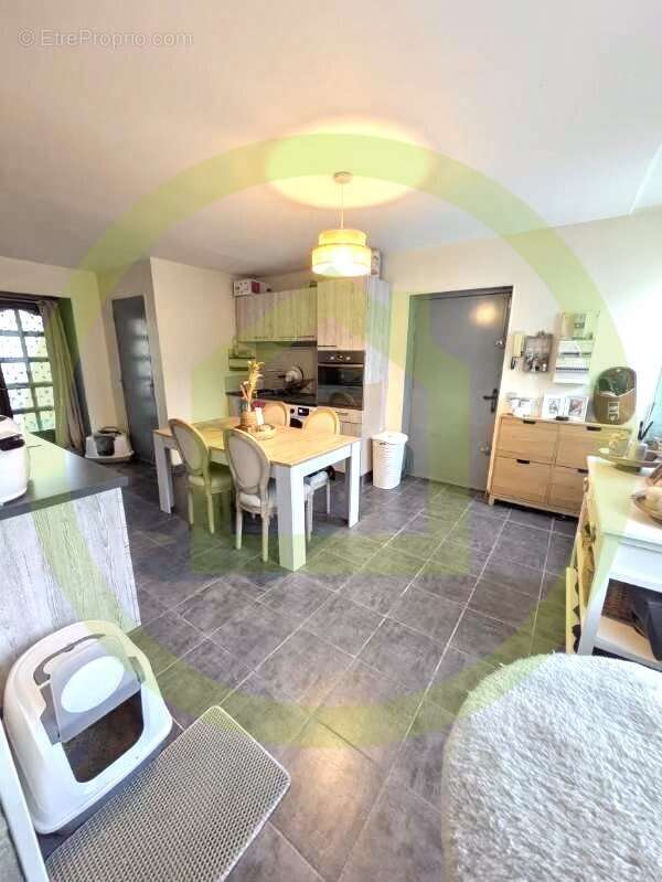 Appartement à MOUY