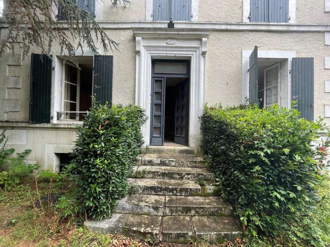 Photo 2 - Maison à JAVERLHAC-ET-LA-CHAPELLE-SAINT-ROBERT