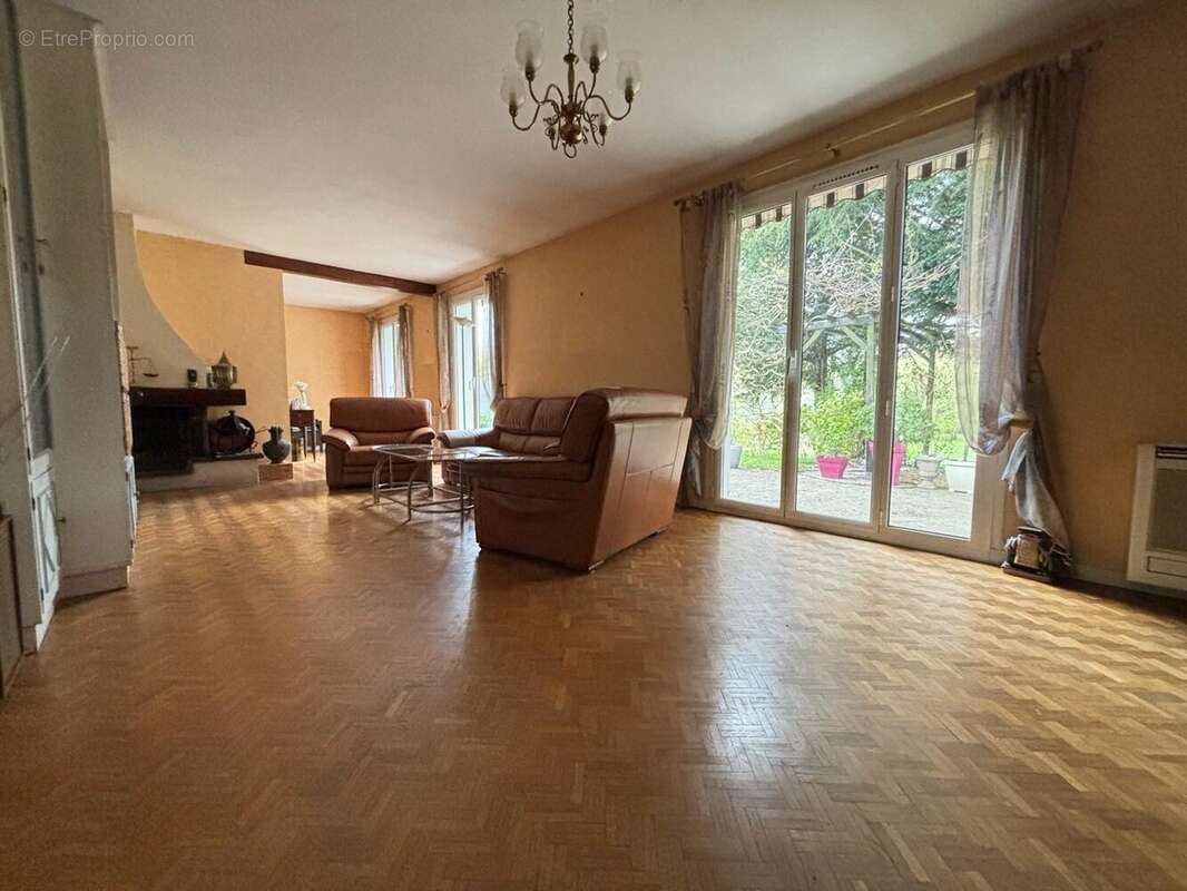 Maison à SAINTRY-SUR-SEINE