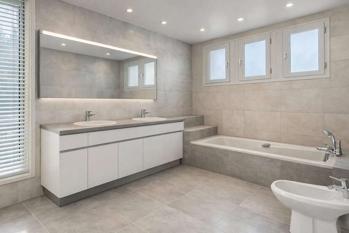 Maison à SAINT-BONNET-DE-MURE