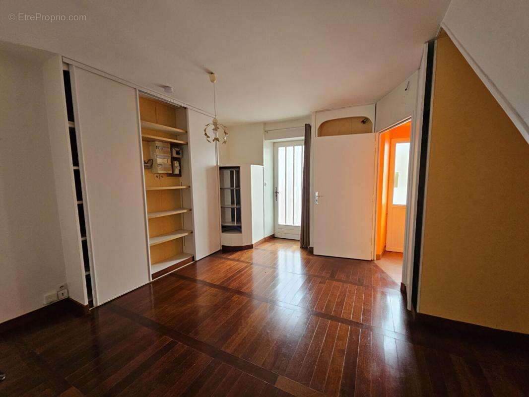 Quartier de la Mairie. Maison 97m² sur une parcelle de 333m² - photo 6