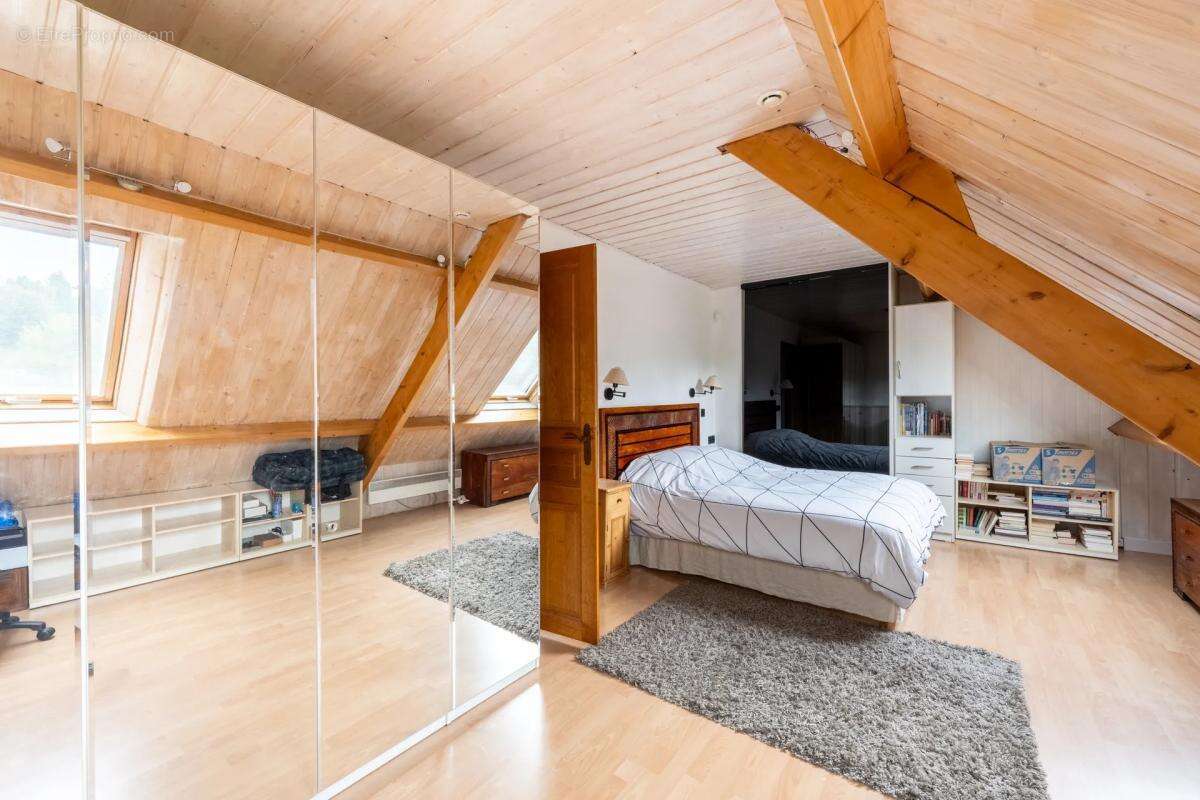 Maison à LA CELLE-LES-BORDES