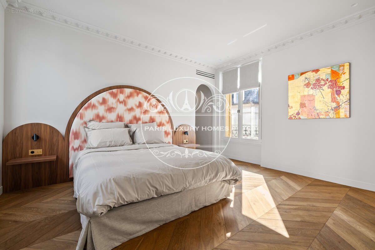 Appartement à PARIS-7E