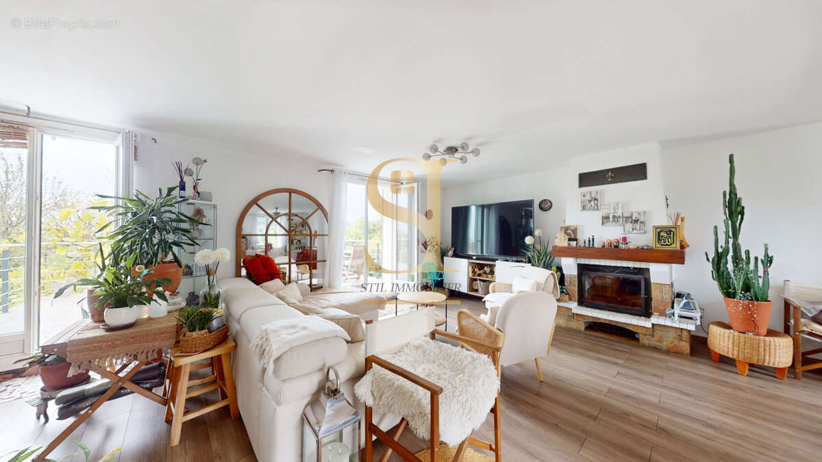 Maison à LA VILLE-DU-BOIS