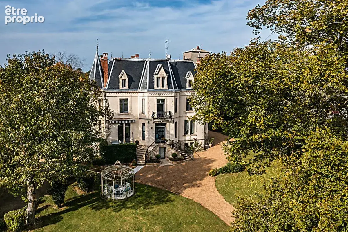 Culan - maison bourgeoise 7 pieces 220m² avec piscine - photo 4