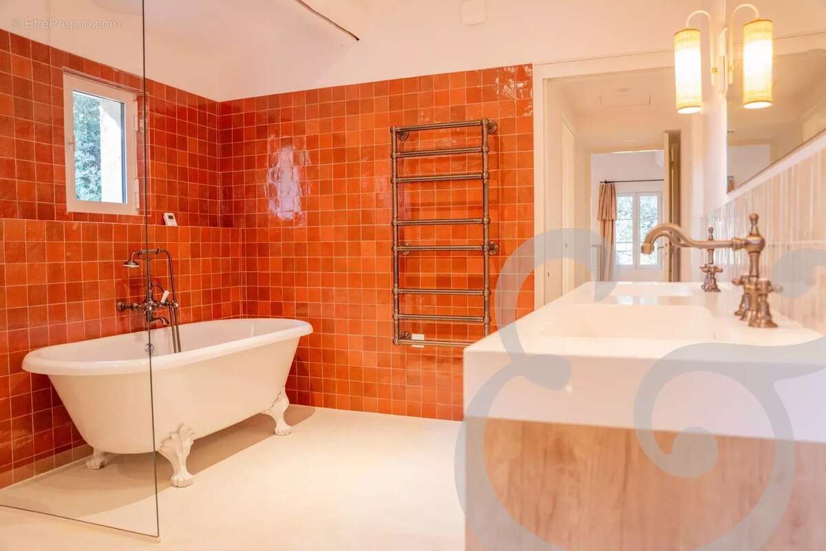 Maison à MAS-BLANC-DES-ALPILLES