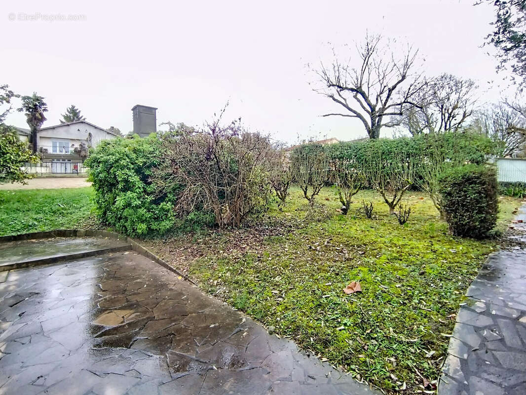 Terrasse et extérieur - Maison à CASTELNAU-MONTRATIER