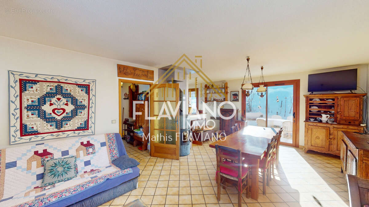 Maison à ENCHASTRAYES