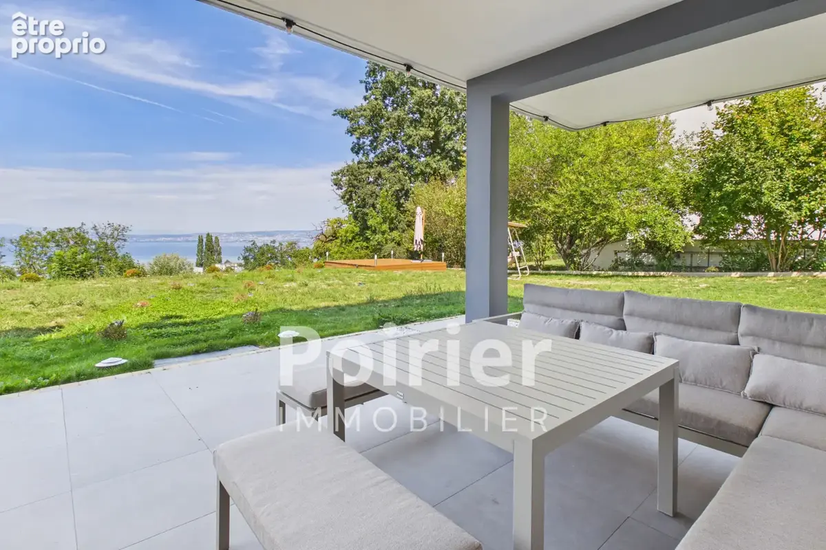 Appartement rénové de type 3 à EVIAN avec jardin vue lac et stationnements - photo 8