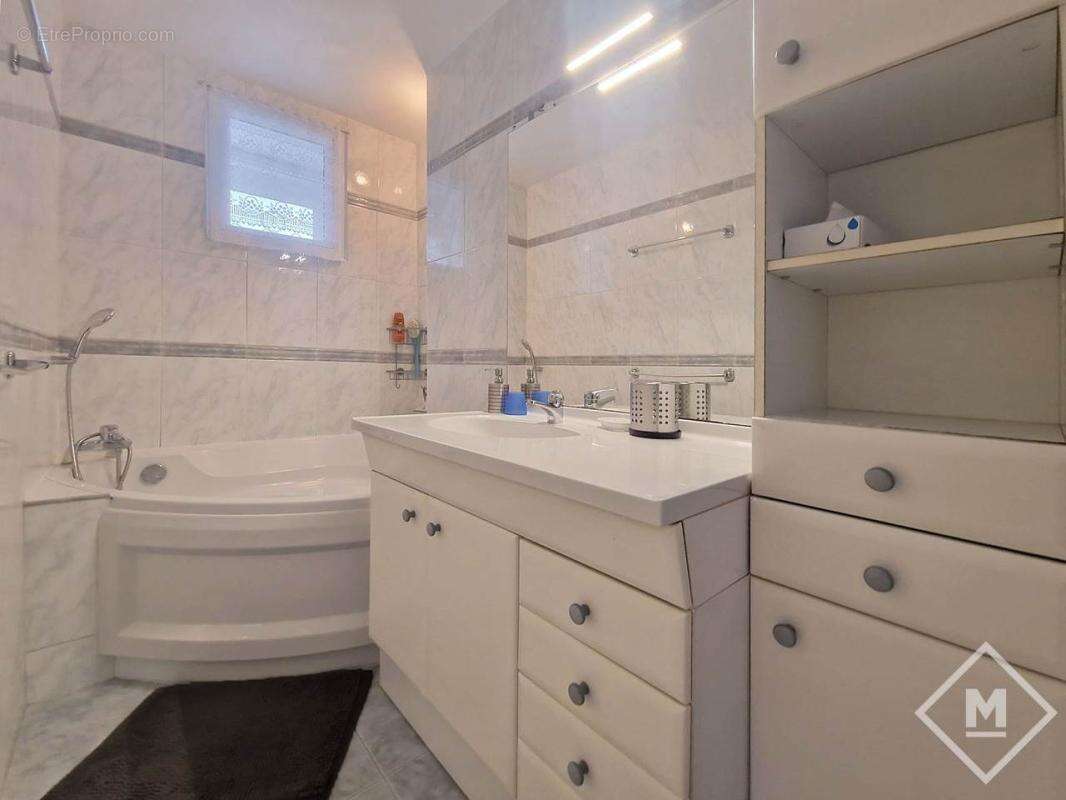 Vente magnifique Type 4 avec deux balcons vue mer Mazargues 13009 - photo 11