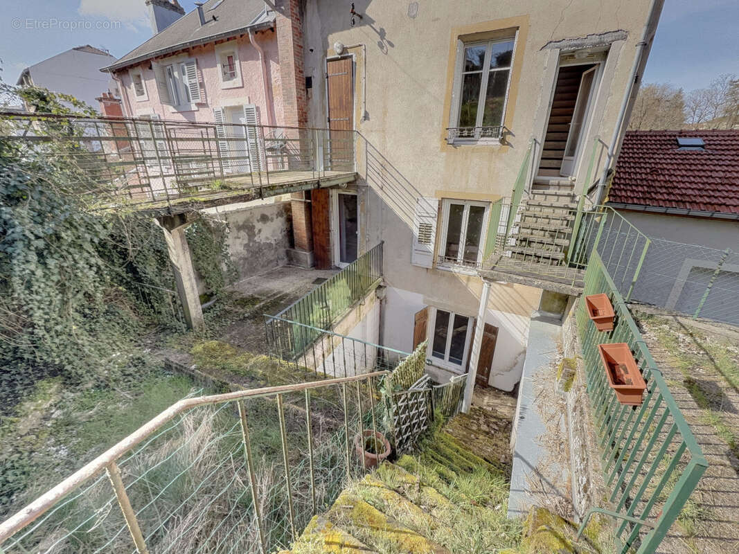Appartement à CONTREXEVILLE