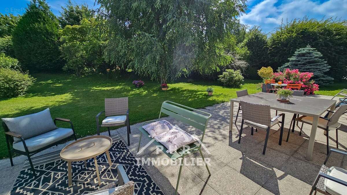 Maison à PERS-JUSSY