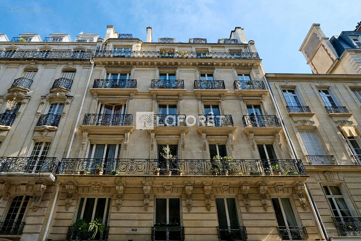 Appartement à PARIS-7E