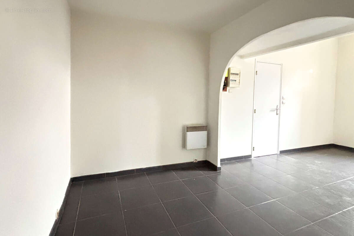 Appartement à MARSEILLE-4E