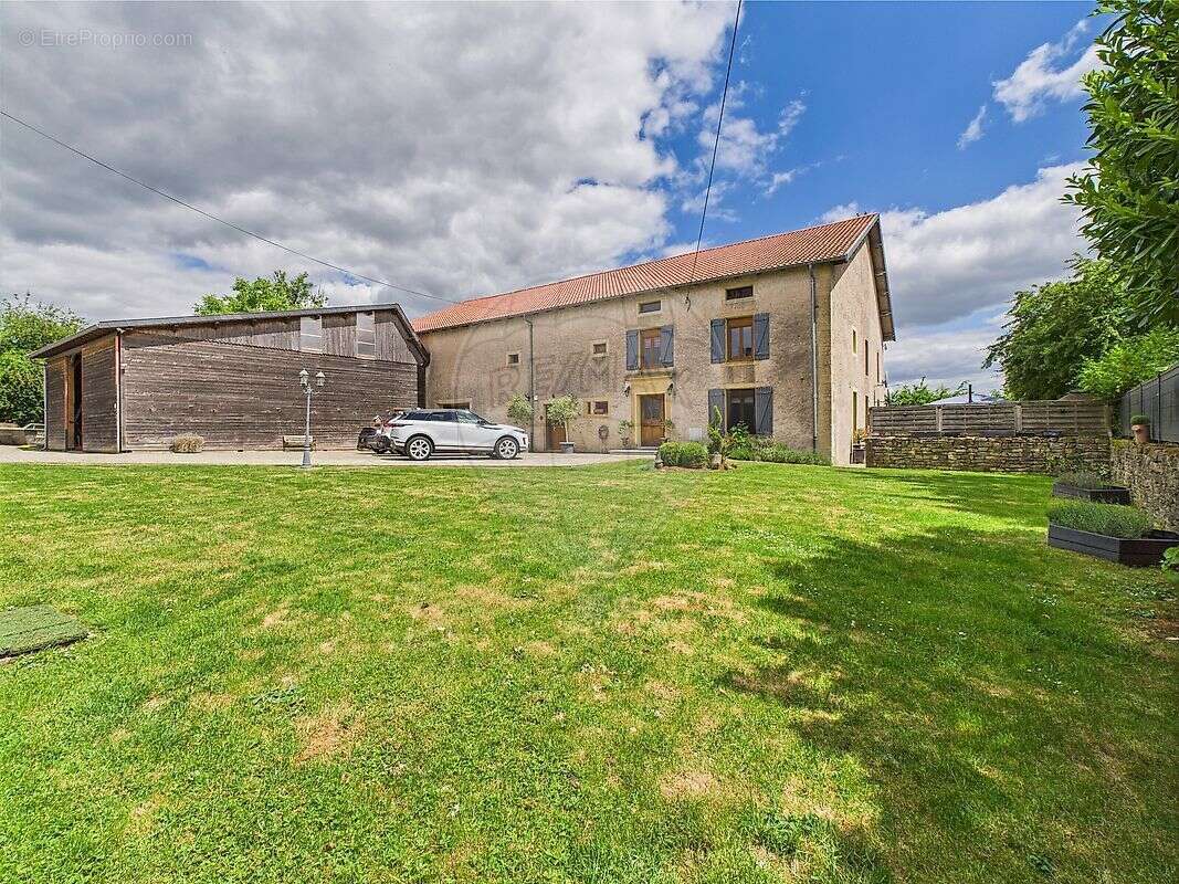 Maison à MAIRY-MAINVILLE