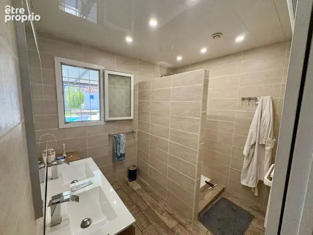 Maison de plain-pied avec piscine et studio indépendant - photo 12