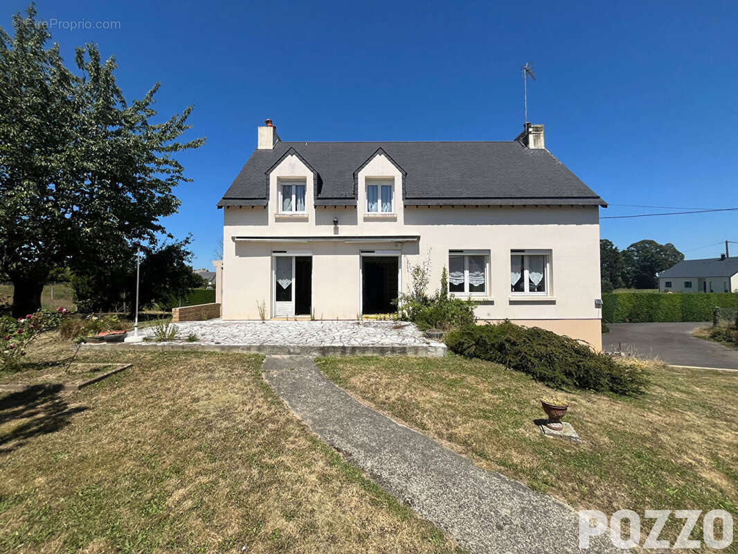 A Vendre - Saint Hilaire Du Harcouet - Maison 6 pièce(s) 114 m² - Vie de plain-pied - Proximité des services - photo 2