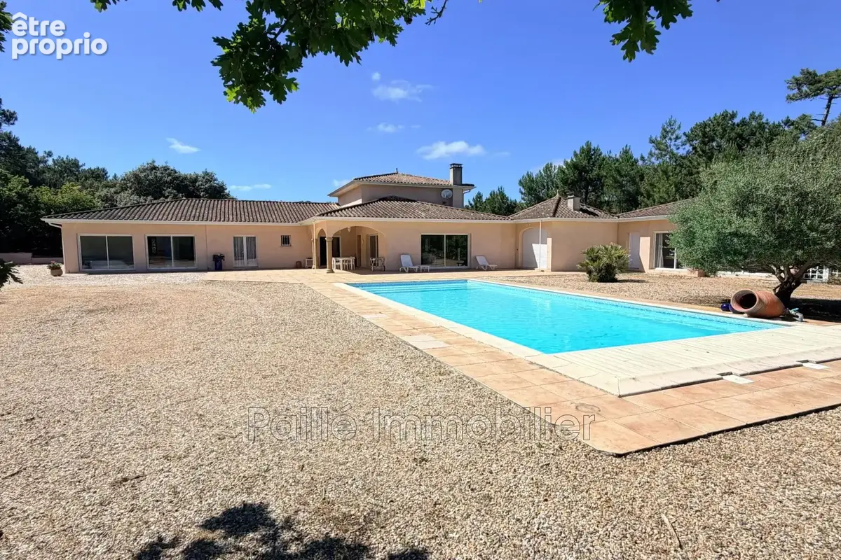Maison 9 pièces 315 m² à vendre à Soulac-Sur-Mer (33780) - photo 1