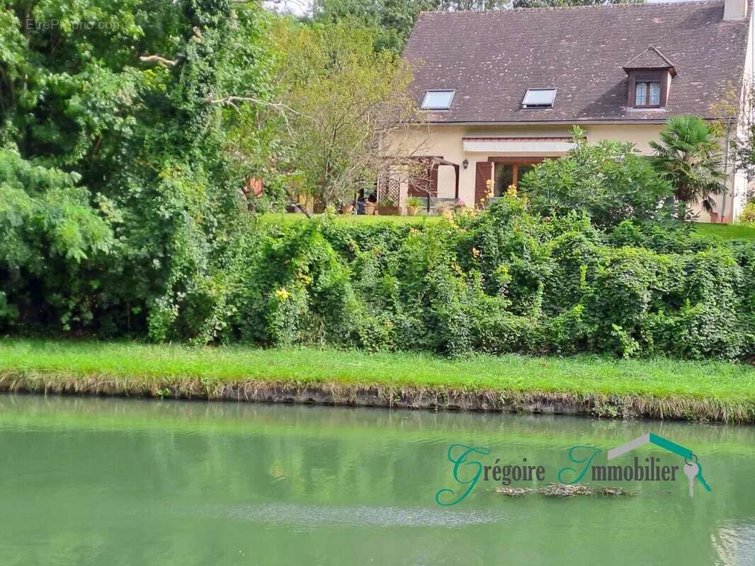 Maison à MONTCOURT-FROMONVILLE