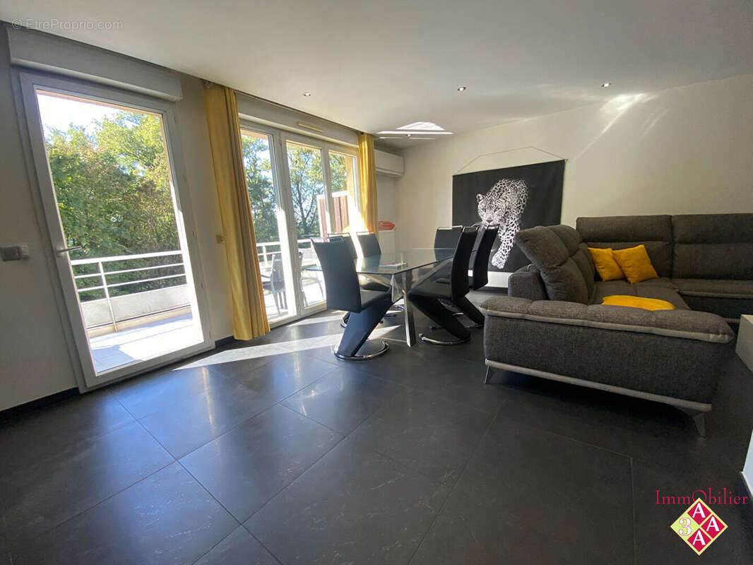 Appartement à SAINT-NAZAIRE-LES-EYMES