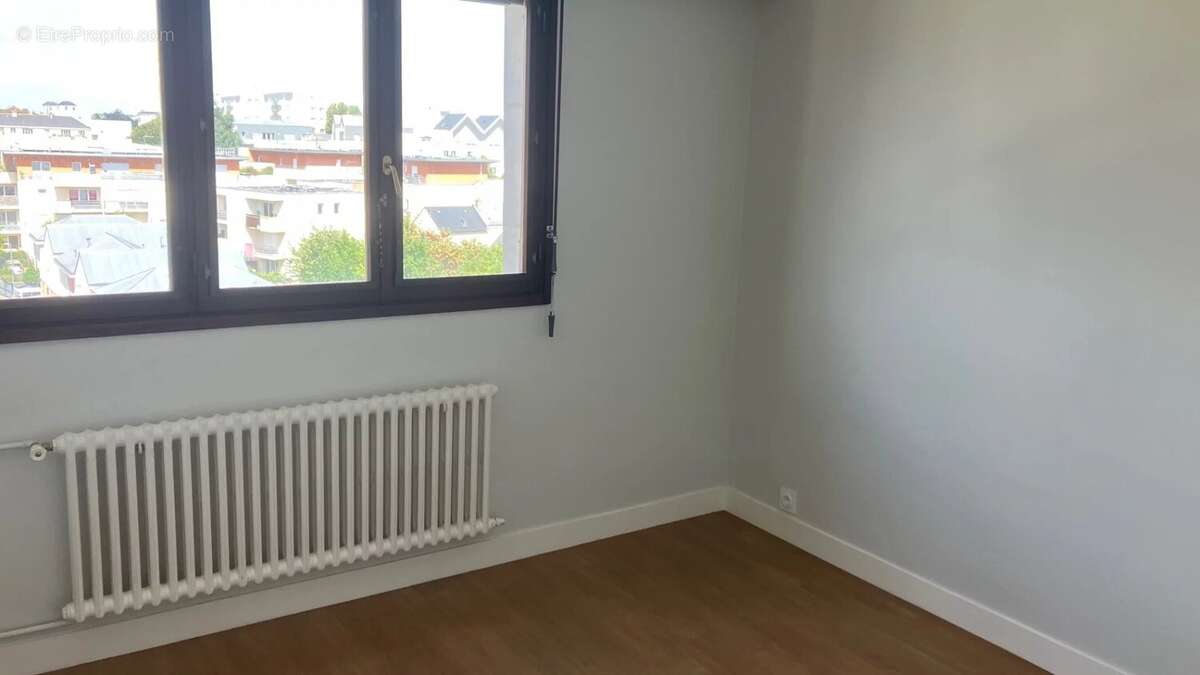 Appartement T4 de 95 m² Balcon Parking Cave - photo 7