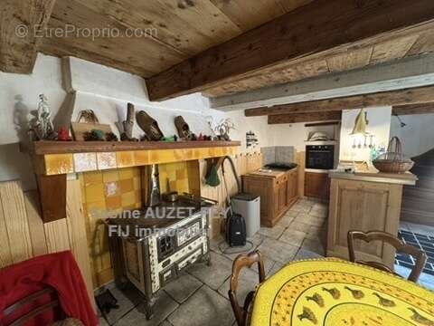 Ancienne Maison renovée/  6 pièces / 125 m² / 248 400 EUR / SEYNE - photo 2